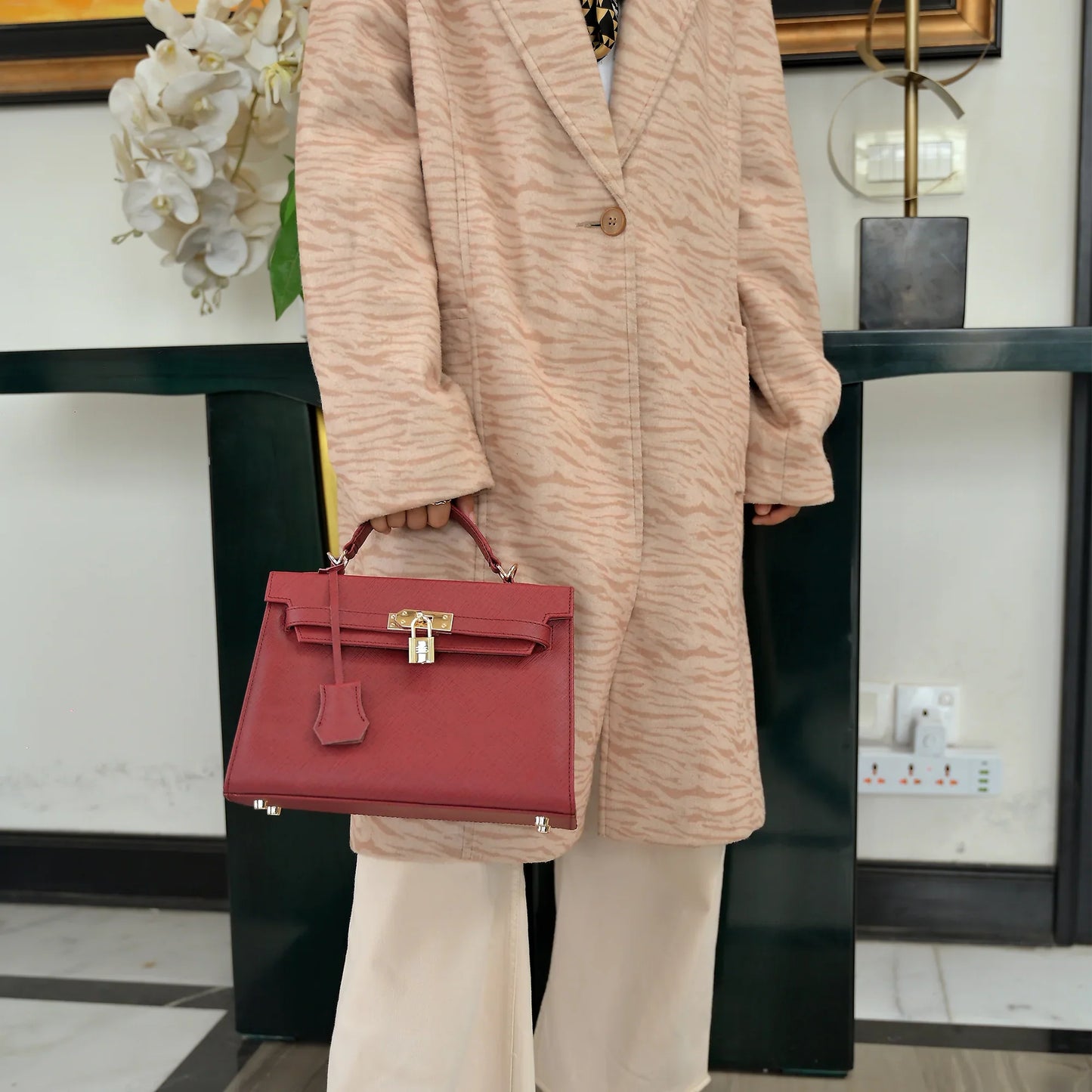 Saffiano Aura Lock Womens Top Handle Bag