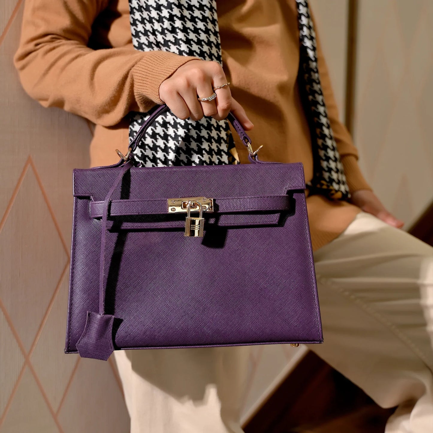 Saffiano Aura Lock Womens Top Handle Bag