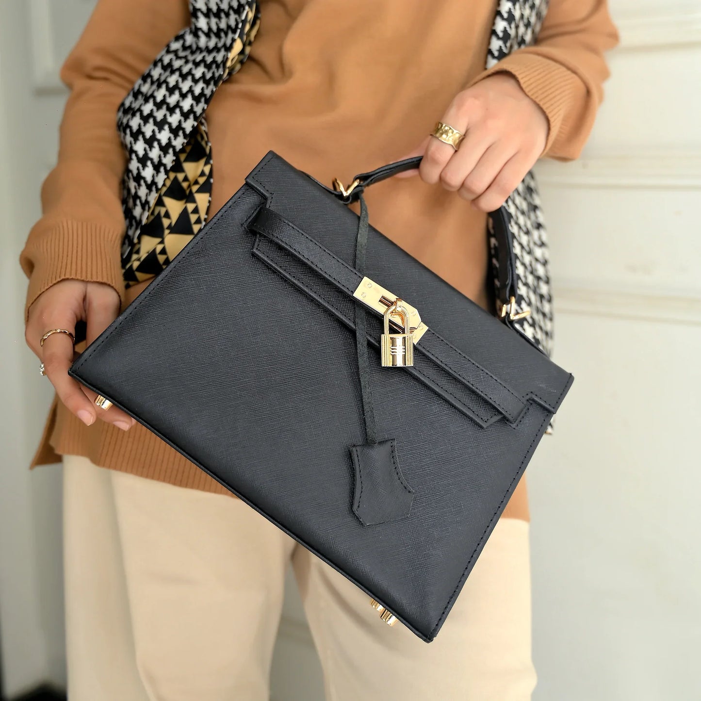 Saffiano Aura Lock Womens Top Handle Bag