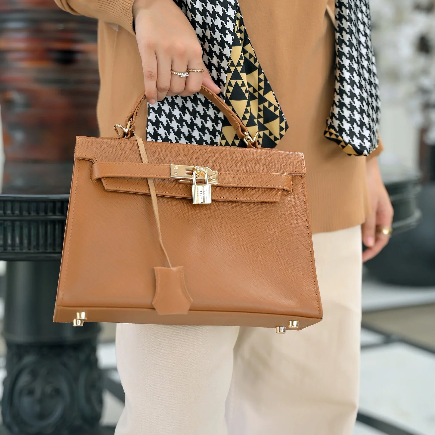 Saffiano Aura Lock Womens Top Handle Bag